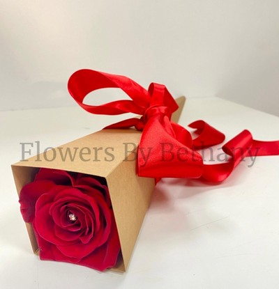 Single luxury Freedom rose with a diamante center, elegantly displayed in a rose display box with a satin ribbon.