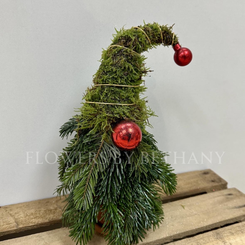 Gabriel is the smallest of our handmade fresh spruce & moss gonk's and comes adorned with gold wired hat and red bauble accent. 