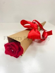 Single luxury Freedom rose with a diamante center, elegantly displayed in a rose display box with a satin ribbon.